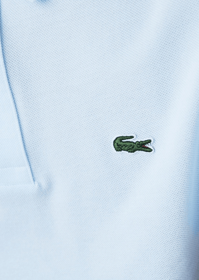 Polo Lacoste ajusté bleu clair